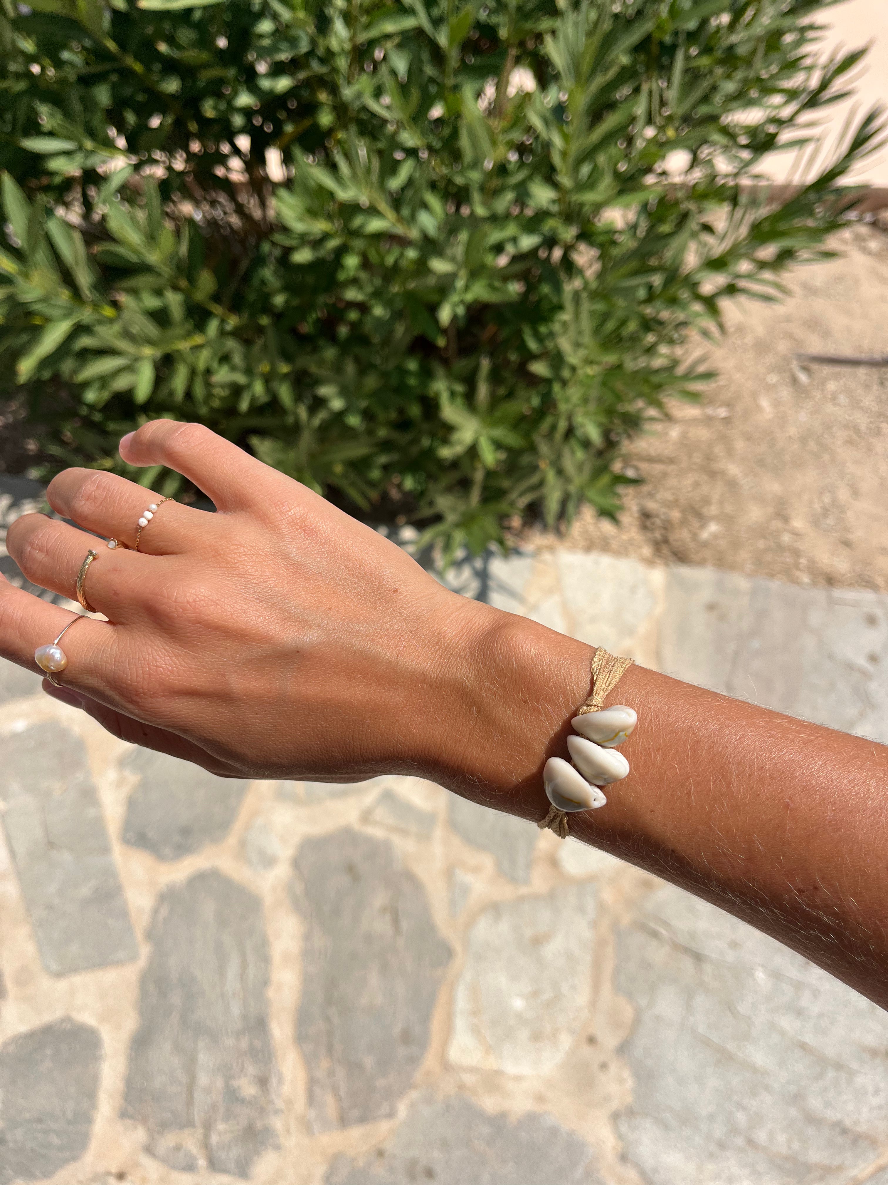 Bracelet Soie et Cauris