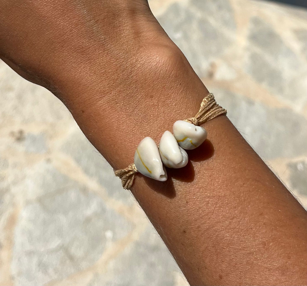 Bracelet Soie et Cauris