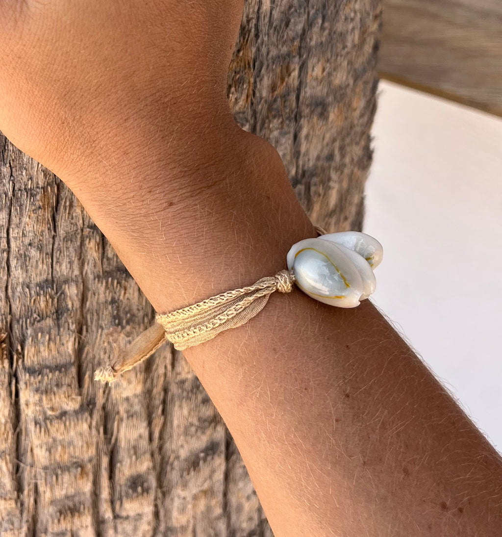 Bracelet Soie et Cauris
