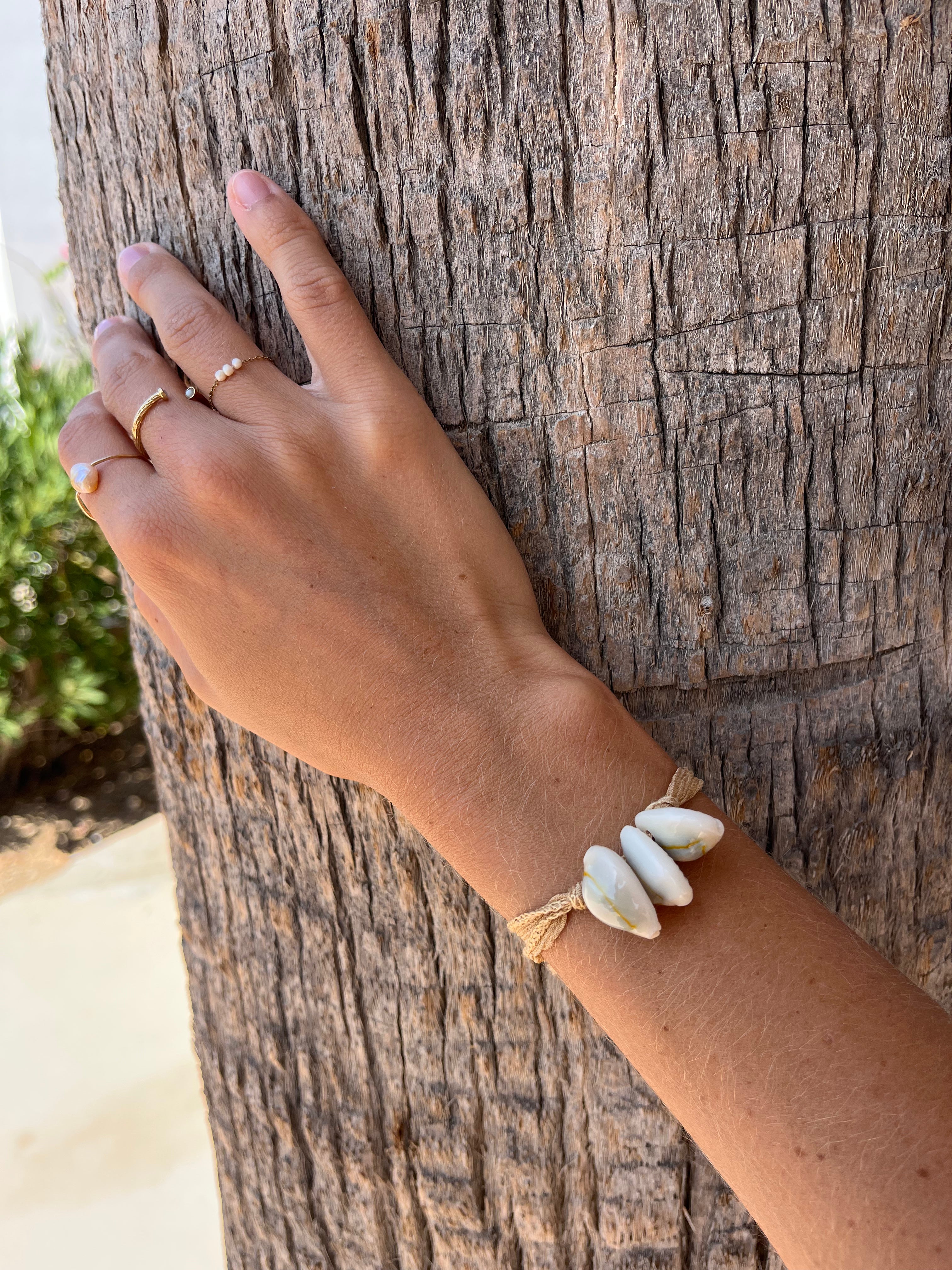 Bracelet Soie et Cauris