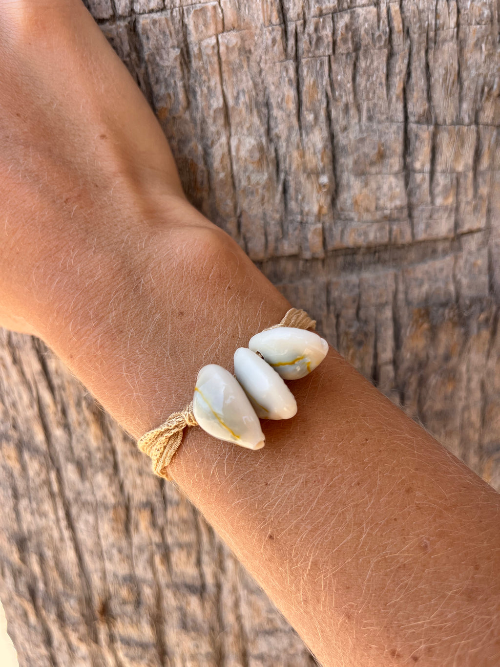 Bracelet Soie et Cauris