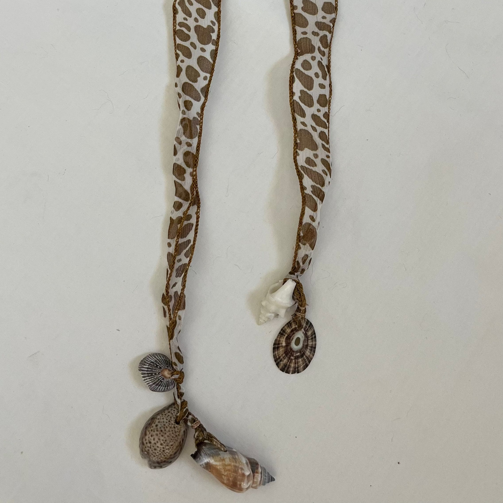 Collier écharpe Soie et Coquillages