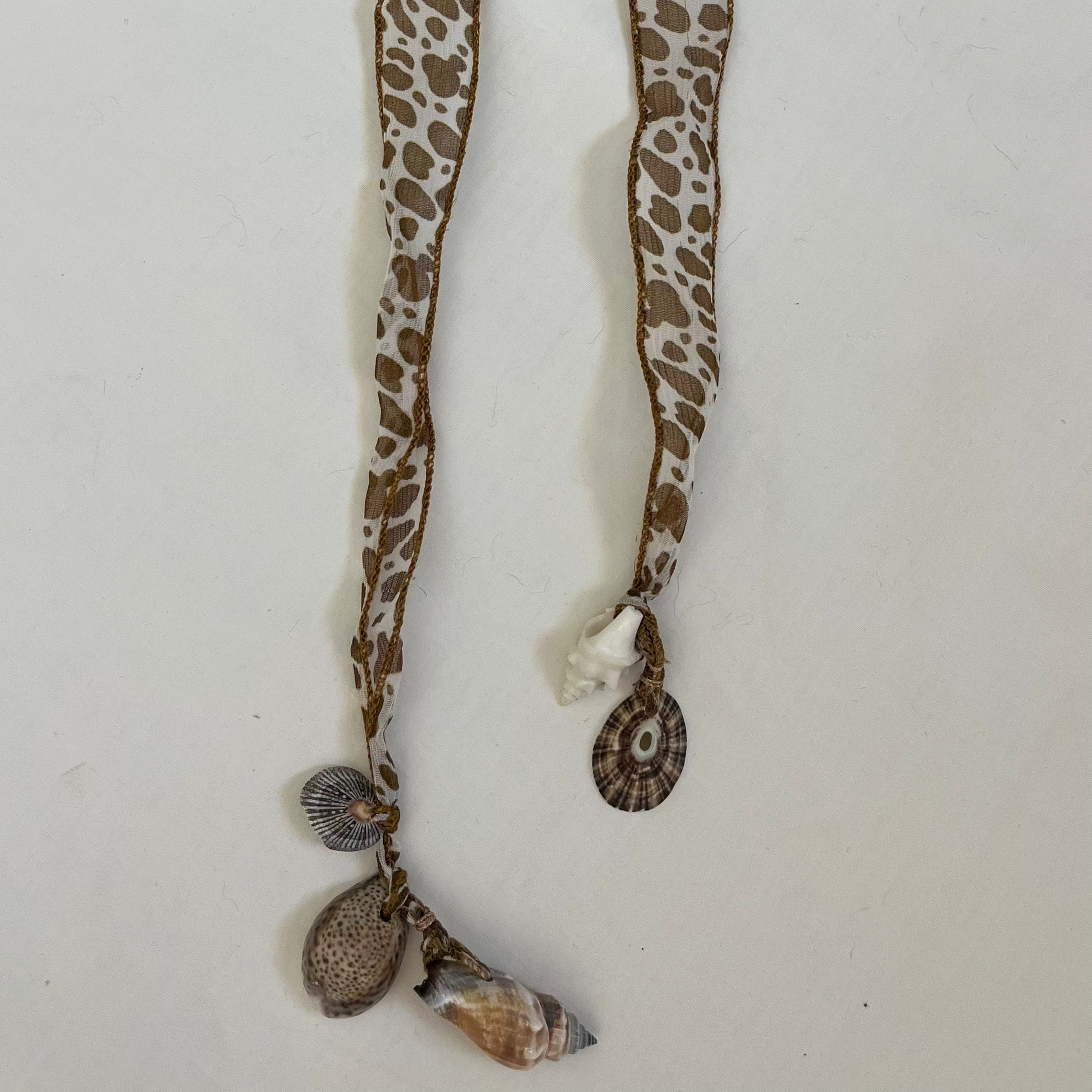 Collier écharpe Soie et Coquillages